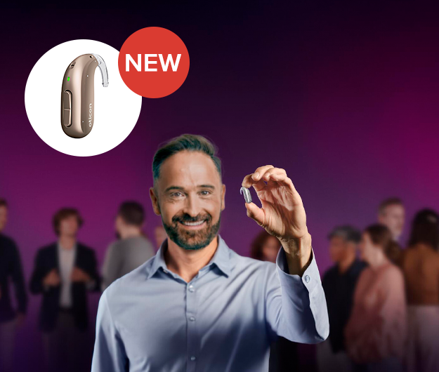 Man holding miniBTE R hearing aid